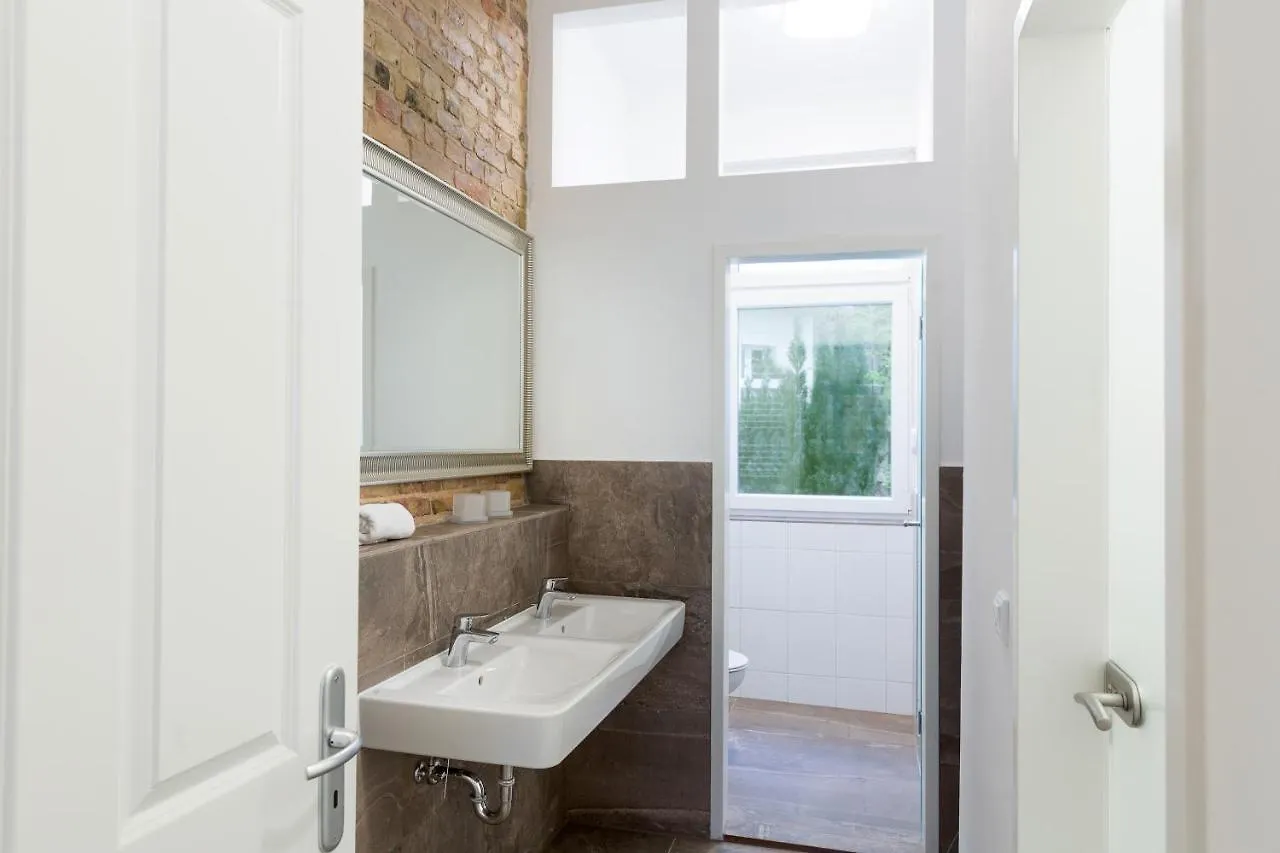 Newton-Appartement Mit 3 Schlafzimmern ベルリン 0*,  ドイツ