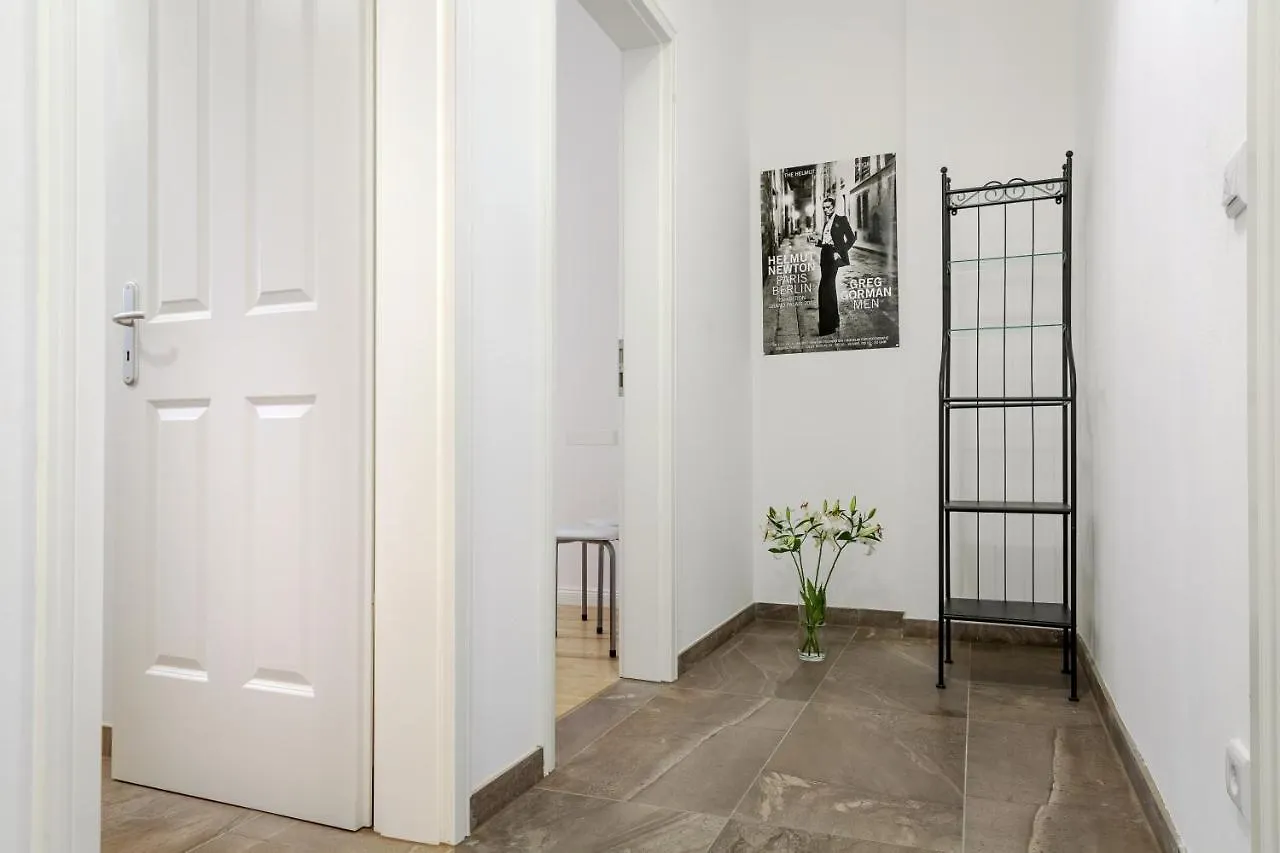 Newton-Appartement Mit 3 Schlafzimmern ベルリン ドイツ