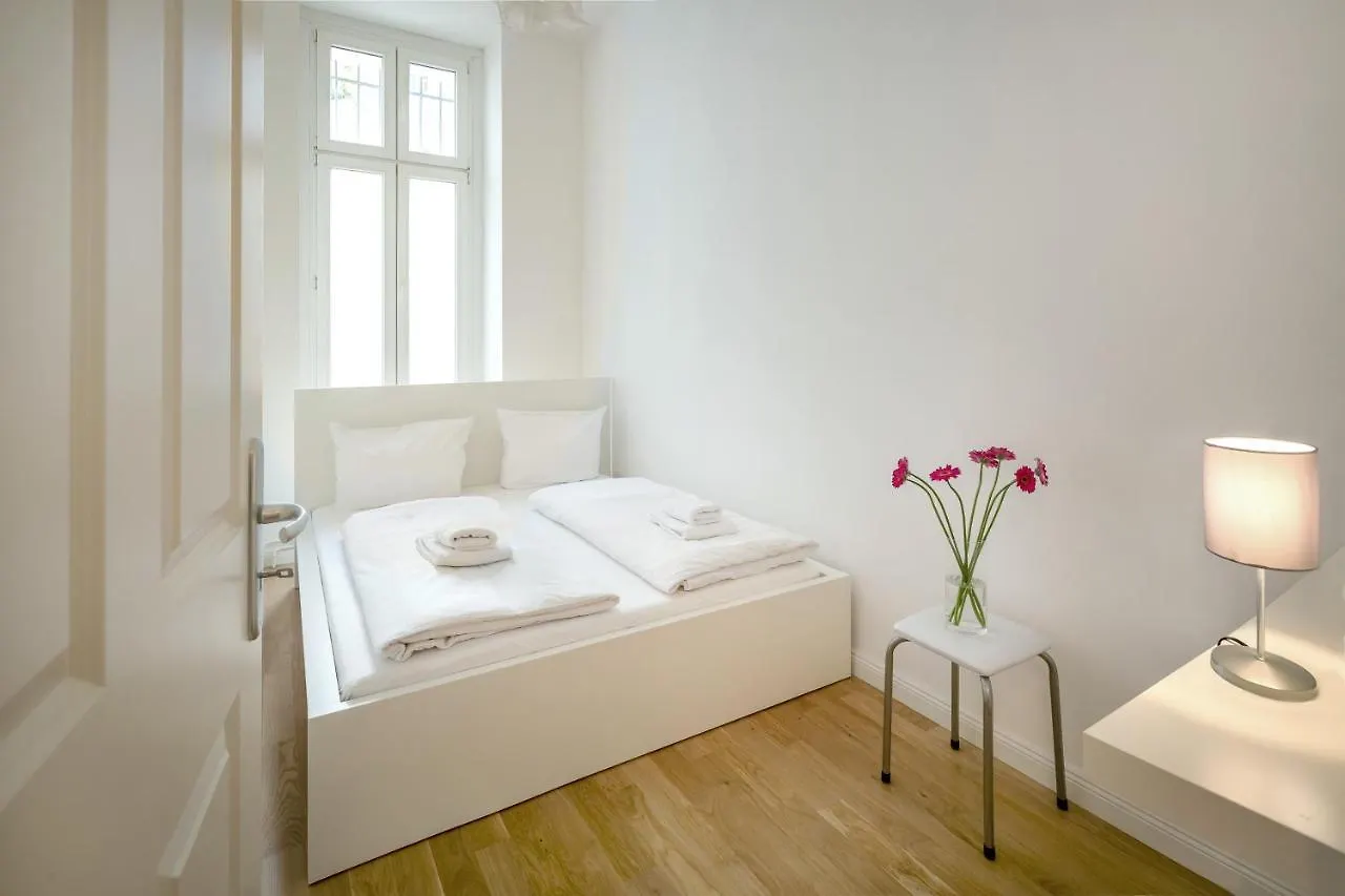 Newton-Appartement Mit 3 Schlafzimmern ベルリン アパート